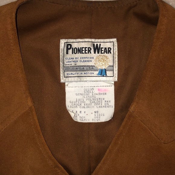 Vest - Picture 2 of 4